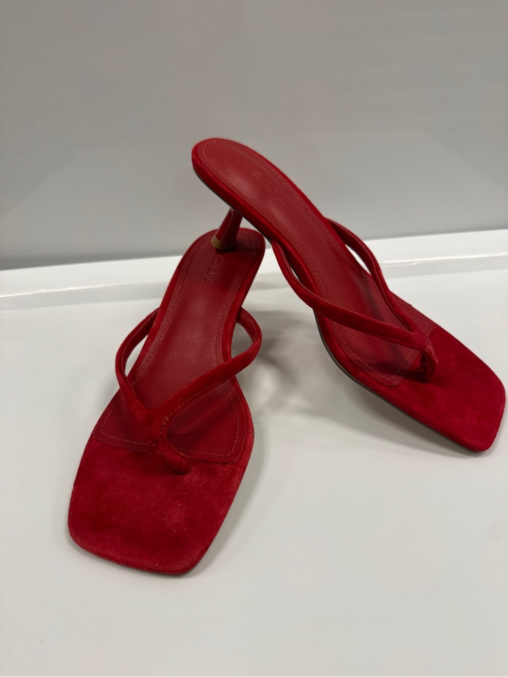 Aqua by Bloomingdales Red Suede Strappy Mid-Heel thong Sandals size 7